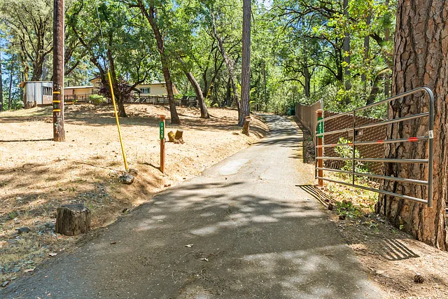 1471 Casper Ln, Arrival & the Setting