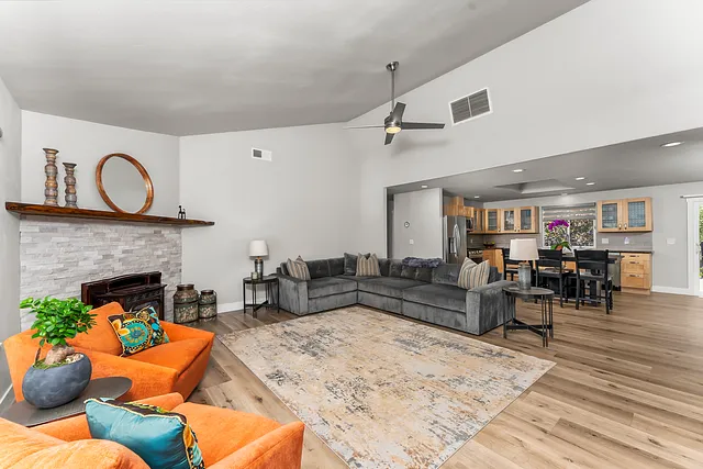 1471 Casper Ln, Living Room