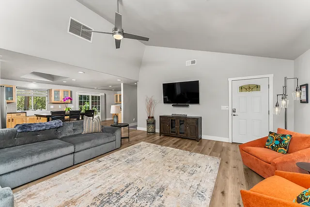1471 Casper Ln, Living Room