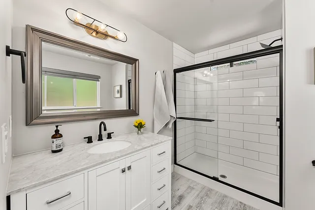 1471 Casper Ln, Bathrooms