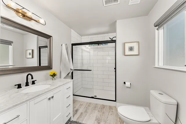 1471 Casper Ln, Bathrooms