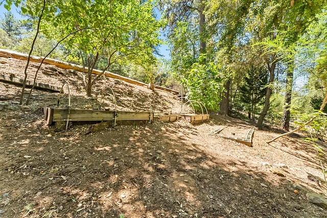 1471 Casper Ln, The One-Acre Grounds